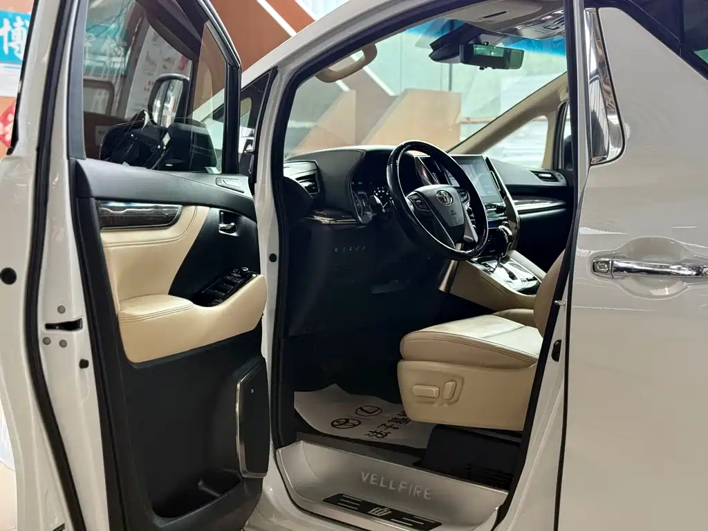 Toyota Vellfire 2023 — фото 12