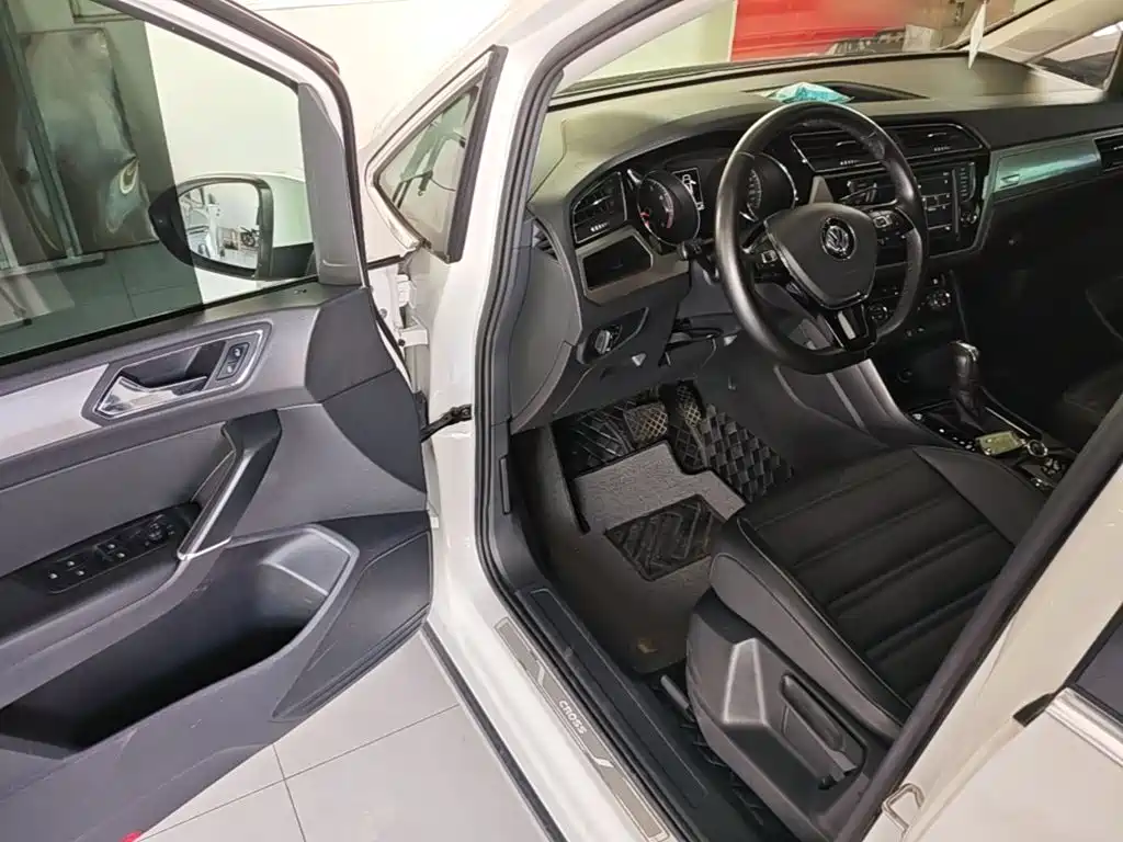 Volkswagen Touran 2020 — фото 16