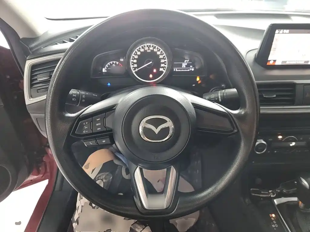 Mazda 3 Axela 2018 — фото 11