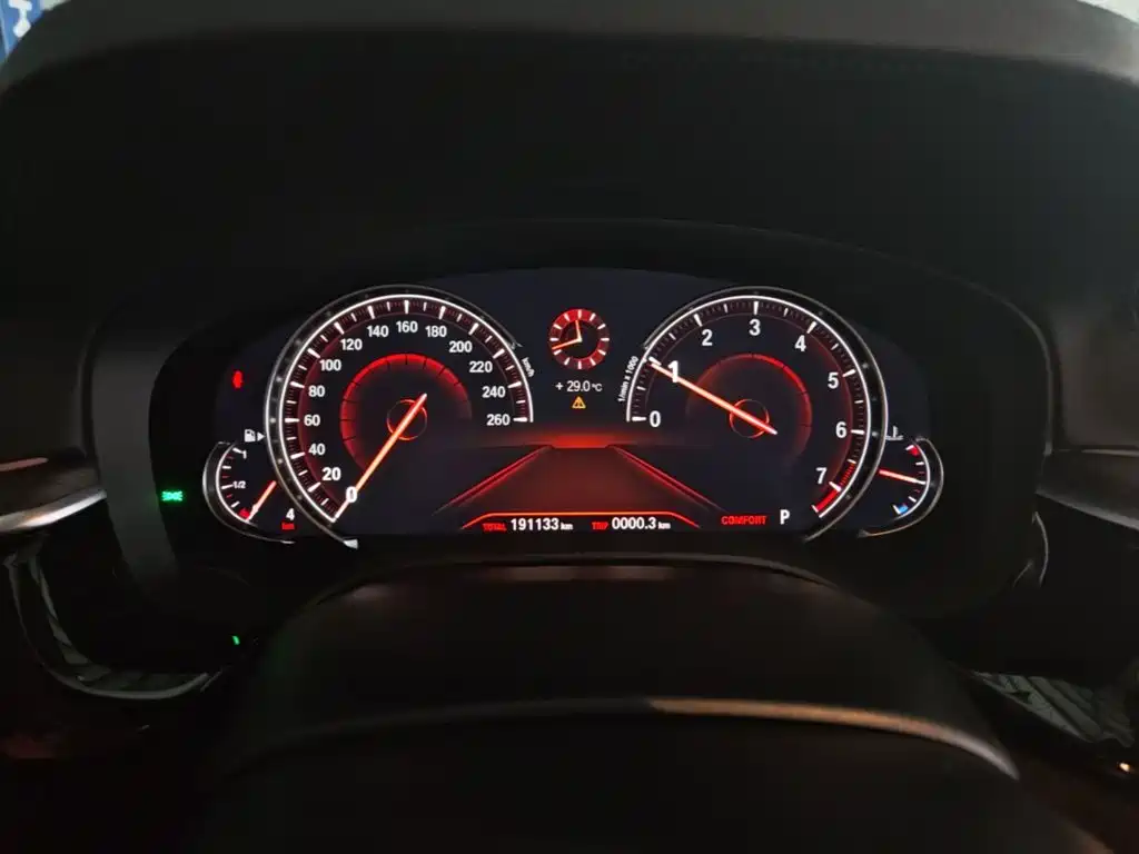 BMW 5 Series 2018 — фото 12