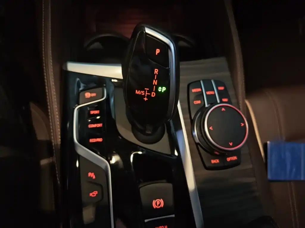 BMW 5 Series 2018 — фото 14