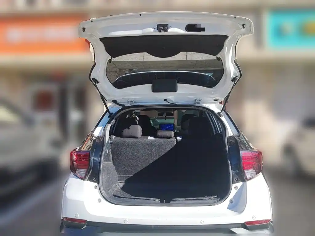 Toyota Yaris L 2021 — фото 10