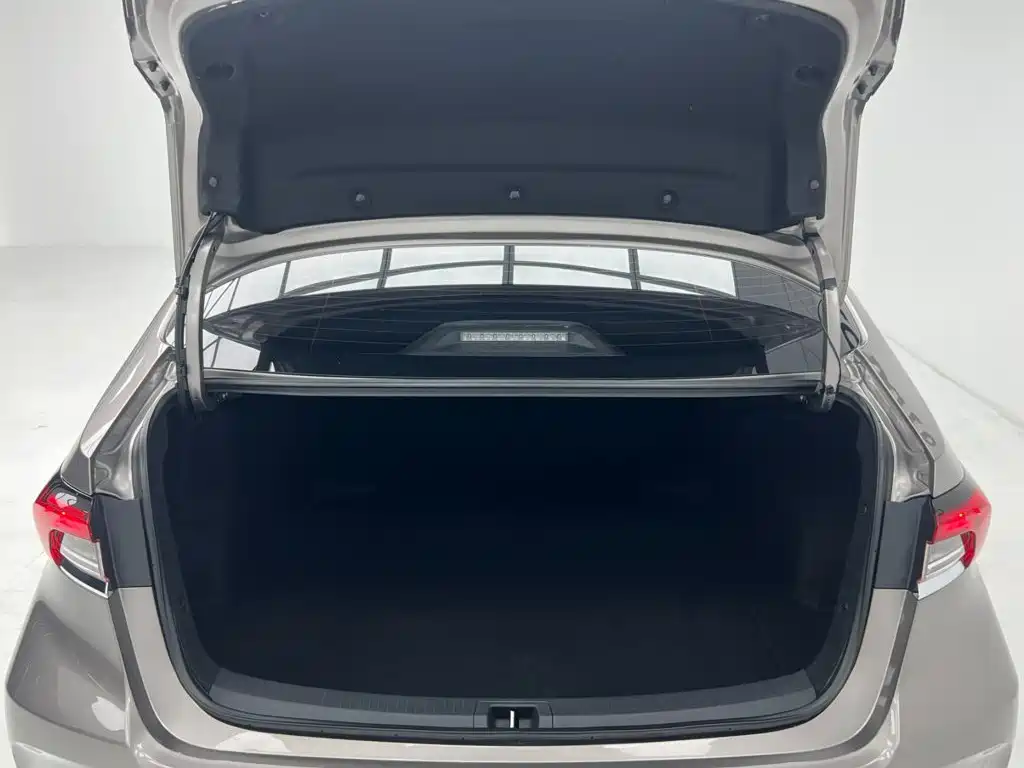 Toyota Corolla 2023 — фото 20