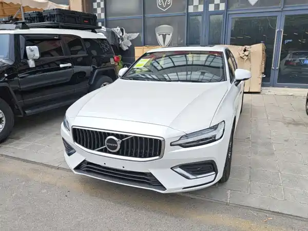 Volvo S60 2025