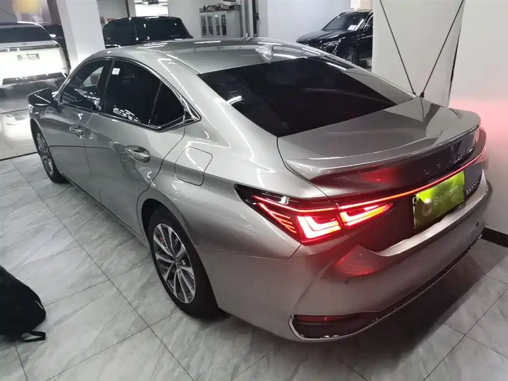 Lexus ES 2025 — фото 5