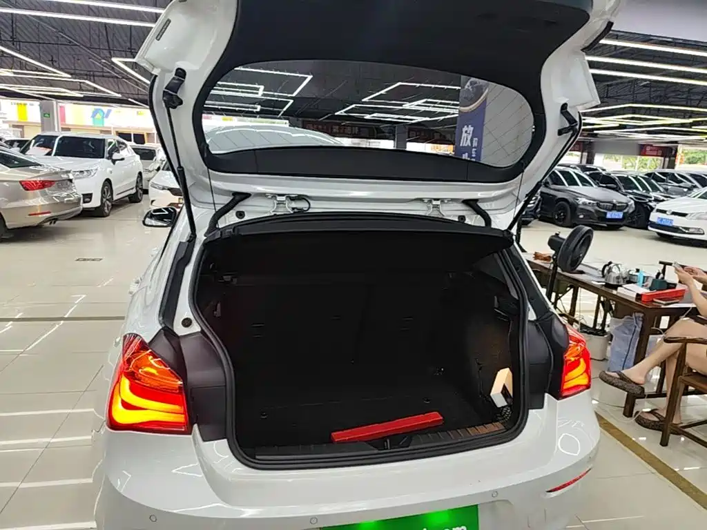 BMW 1 Series 2019 — фото 19