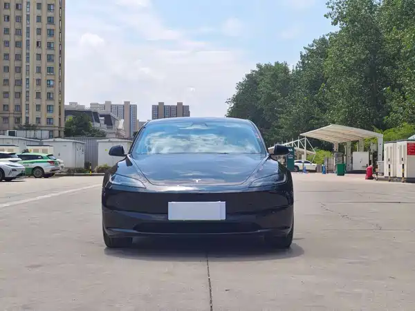 Tesla Model 3 2025