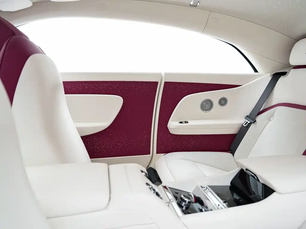 Rolls-Royce Phantom 2024 — фото 18
