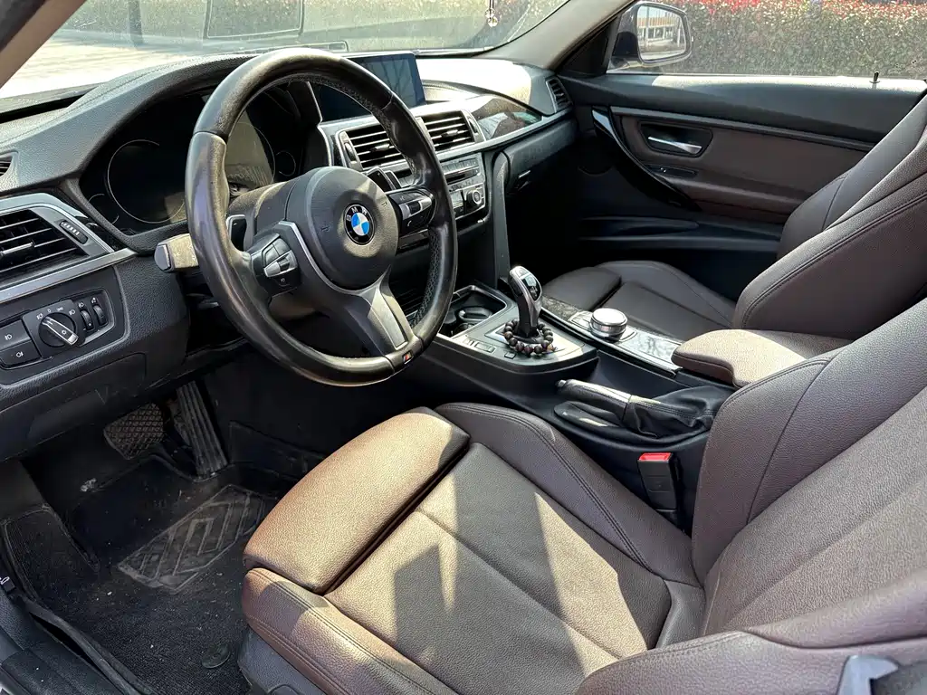 BMW 3 Series 2018 — фото 9