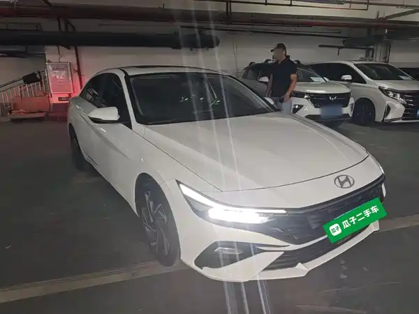 Hyundai Elantra 2024