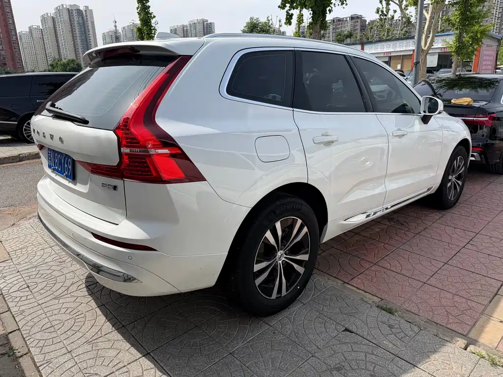 Volvo XC60 2023 — фото 10