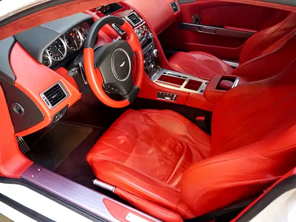 Aston Martin DB9 2015