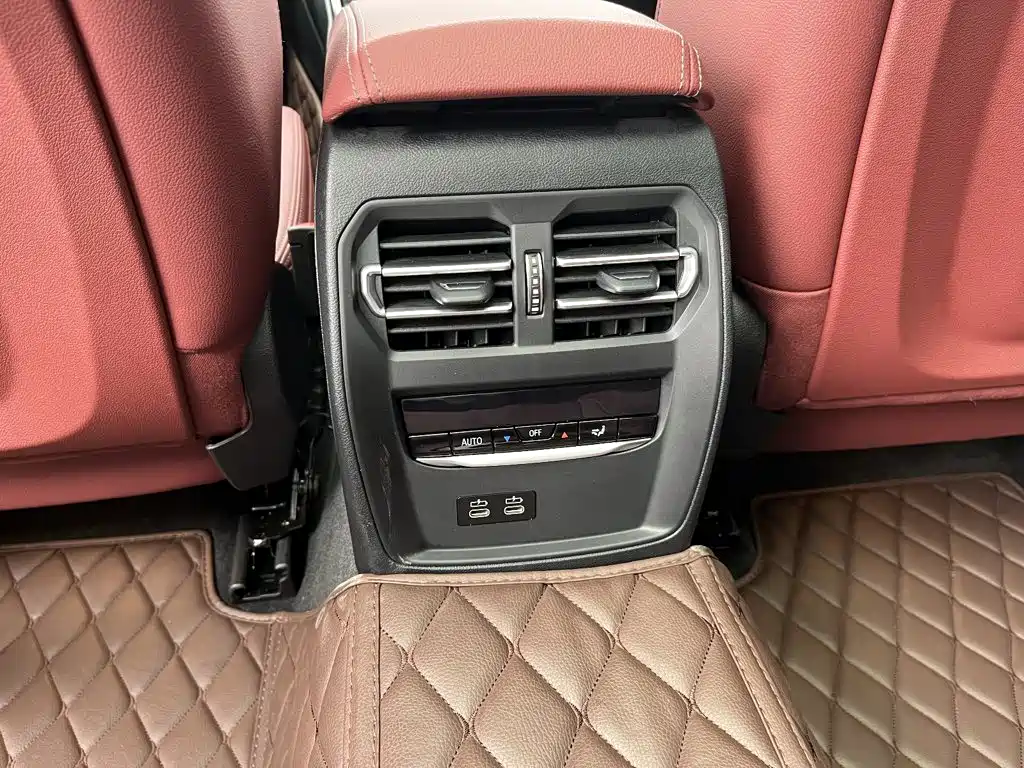 BMW 3 Series 2023 — фото 20