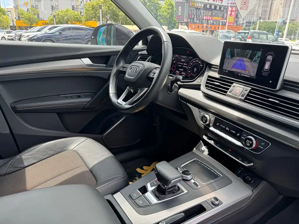 Audi Q5L 2019 — фото 23