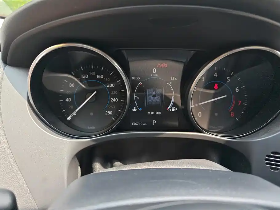 Jaguar F-PACE 2018 — фото 14