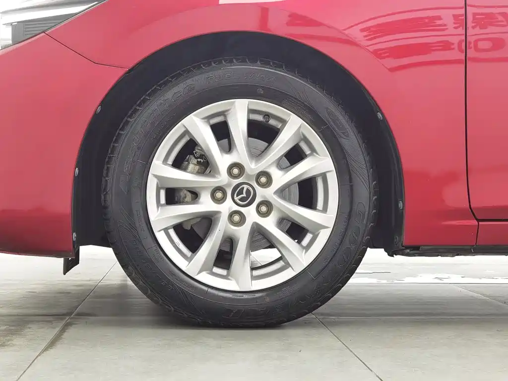 Mazda 3 Axela 2018 — фото 17