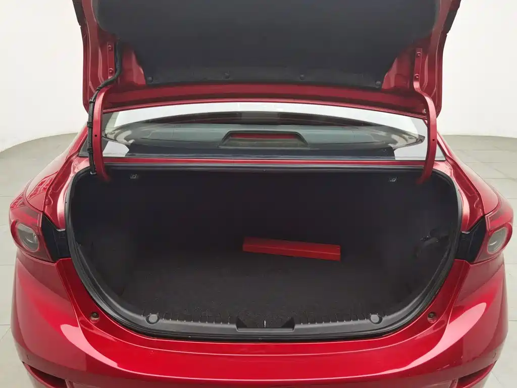 Mazda 3 Axela 2018 — фото 16