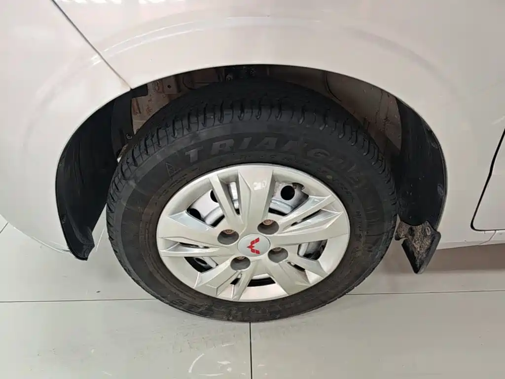 Wuling Hongguang V 2023 — фото 23