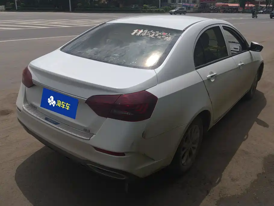 Geely Emgrand 2022