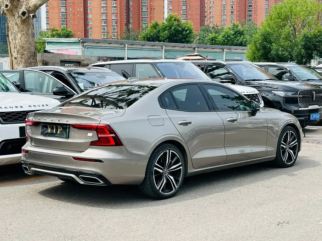 Volvo XC60 PHEV 2021 — фото 4