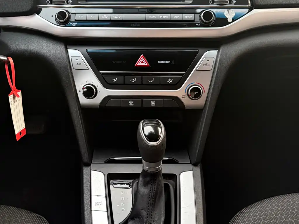 Hyundai Elantra 2017 — фото 18