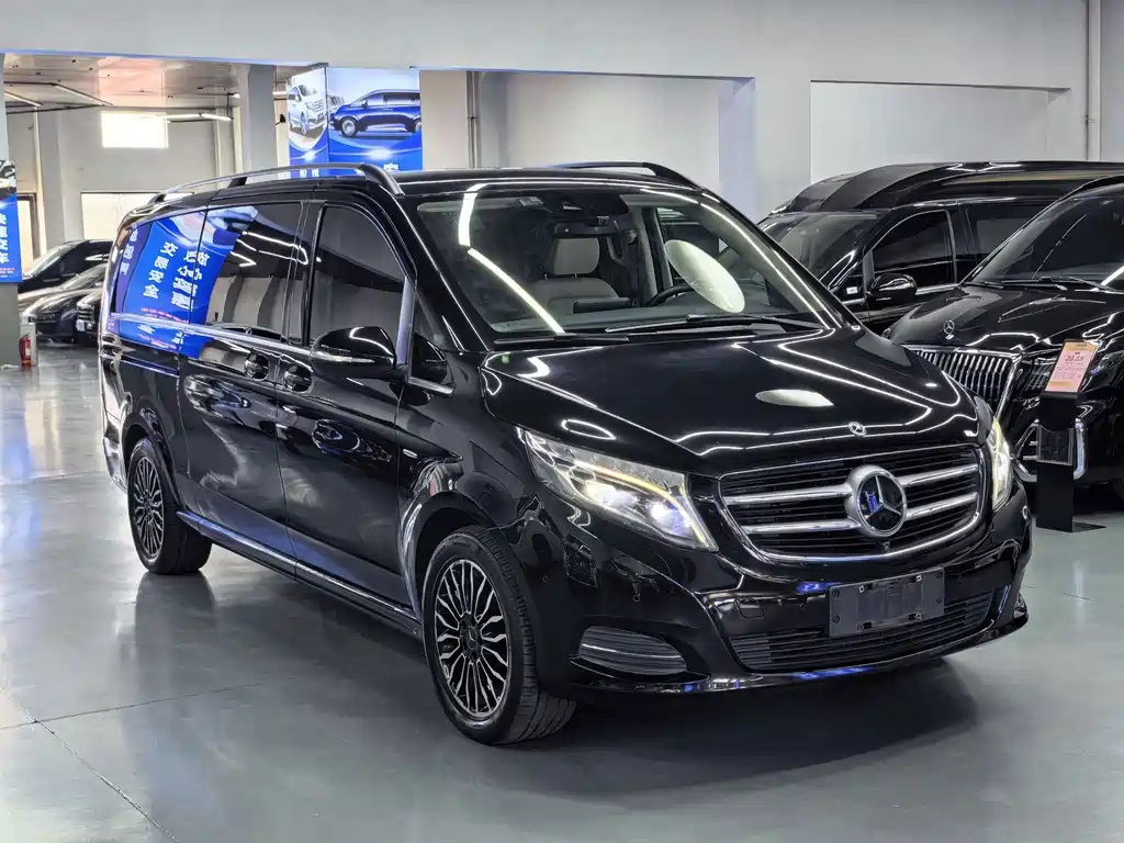 Mercedes-Benz V-Class 2018 — фото 16