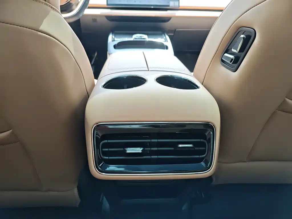 Geely Galaxy Starshine 8 2025 — фото 17