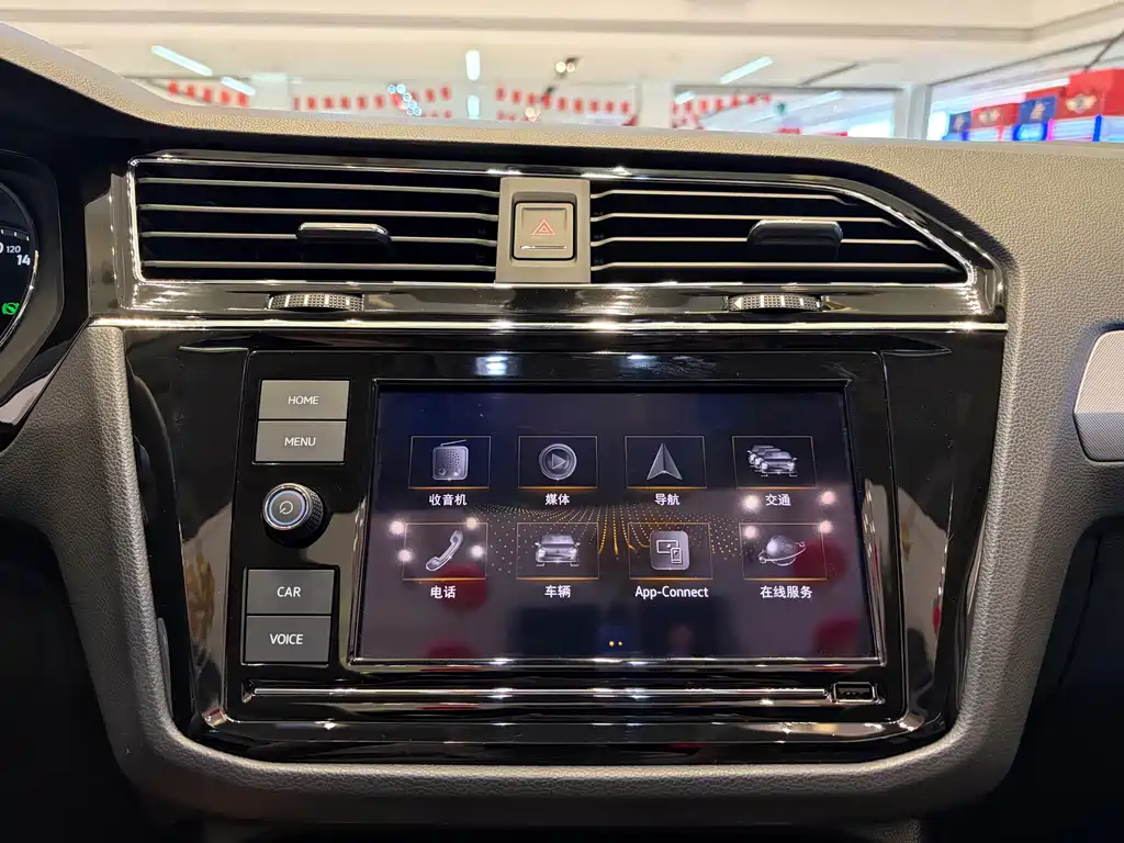 Volkswagen Tiguan L 2018 — фото 18