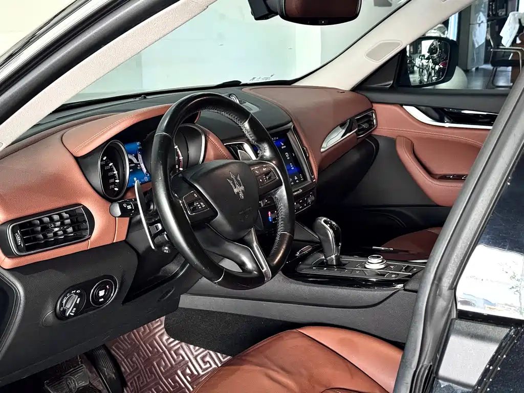 Maserati Levante 2018 — фото 18