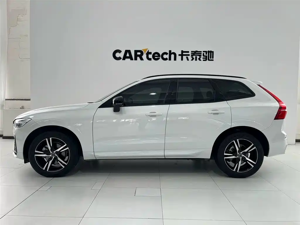 Volvo XC60 2022 — фото 10