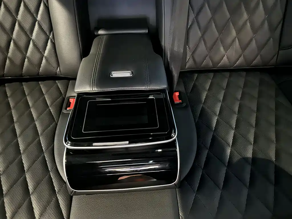 Mercedes-Benz V-Class 2020 — фото 30