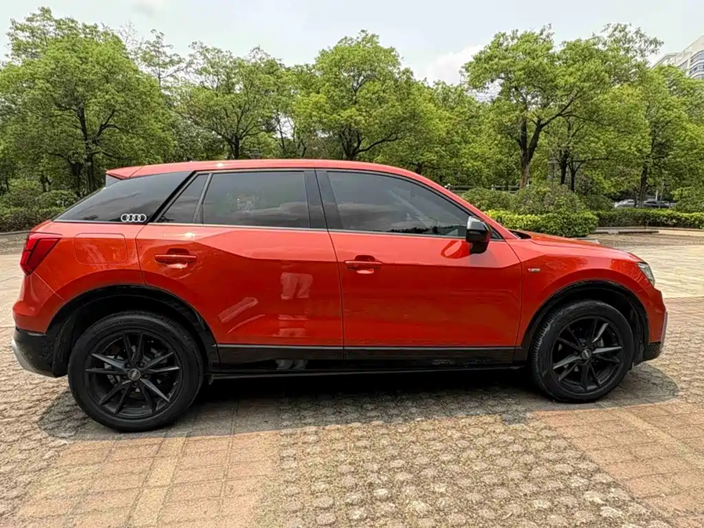 Audi Q2L 2021 — фото 10