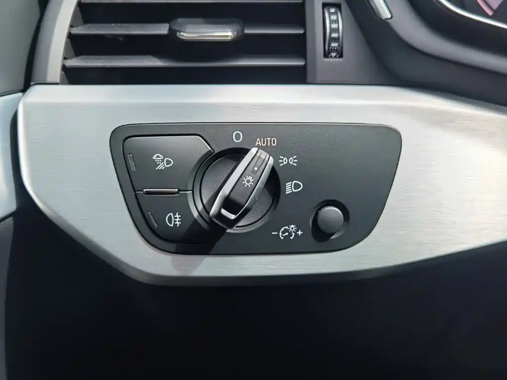Audi A4L 2021 — фото 14