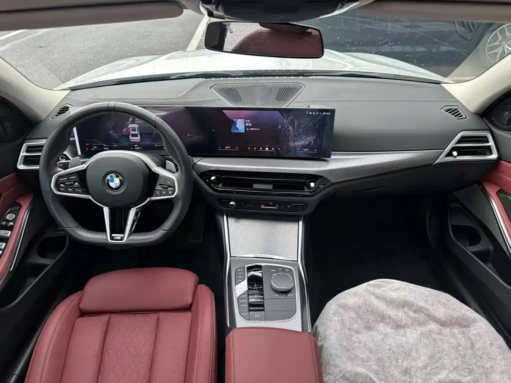 BMW 3 Series 2025 — фото 19