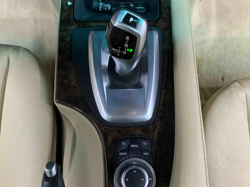 BMW 5 Series 2010 — фото 10