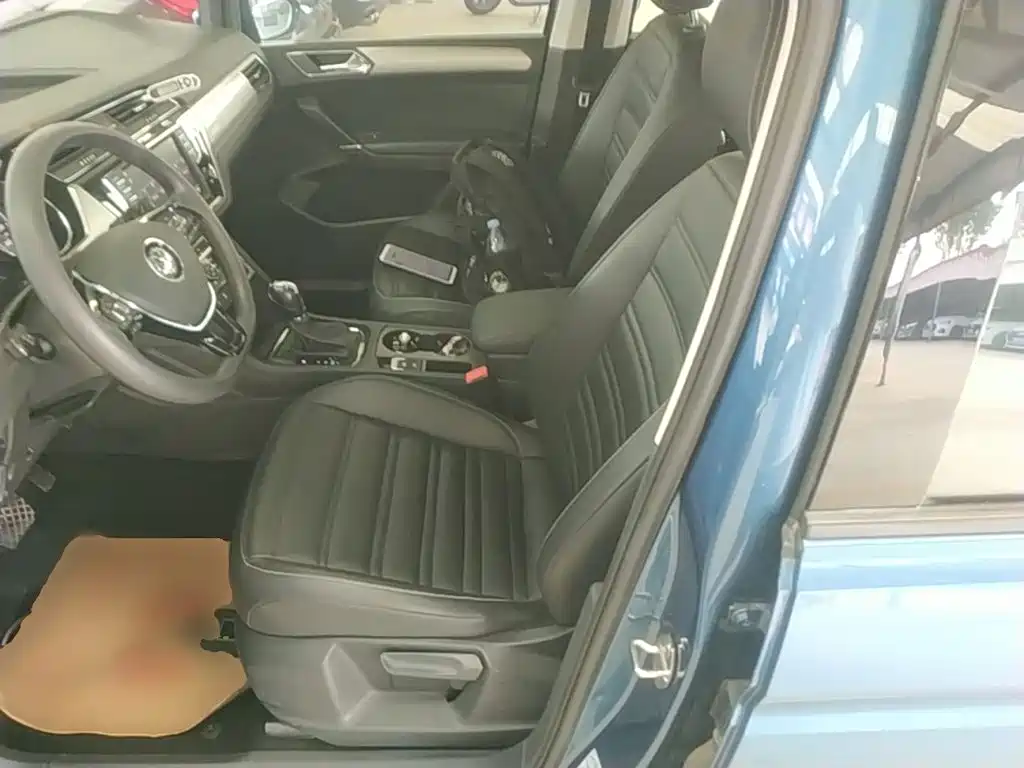 Volkswagen Touran 2018 — фото 15
