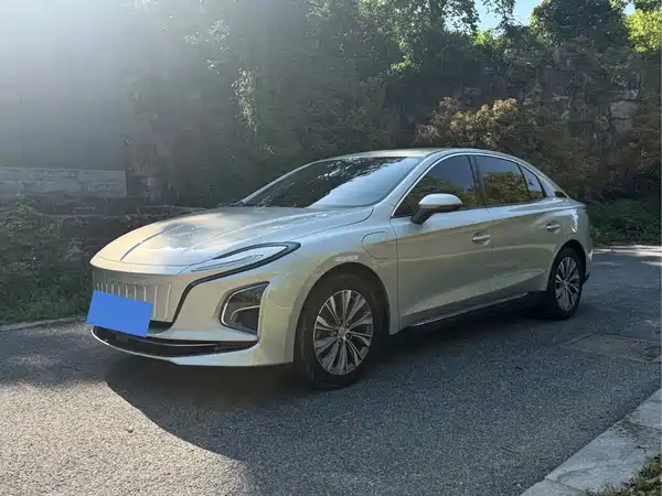 Hongqi E-QM5 2023
