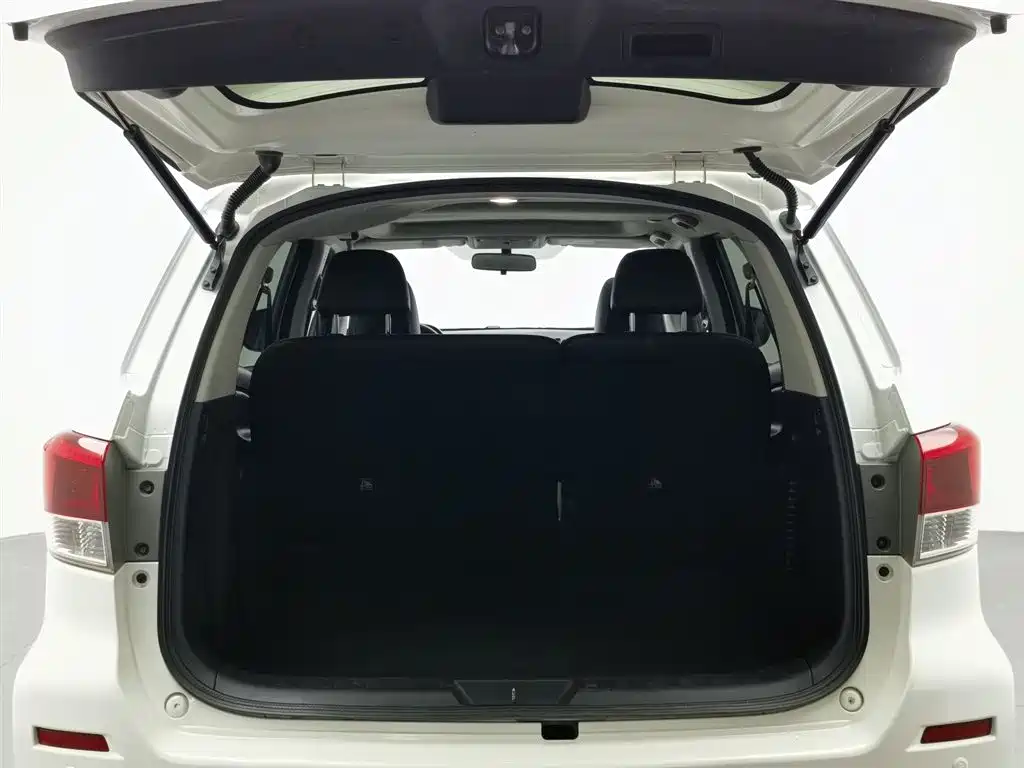 Nissan Terra 2019 — фото 16