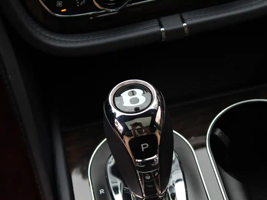 Bentley Bentayga 2018 — фото 15