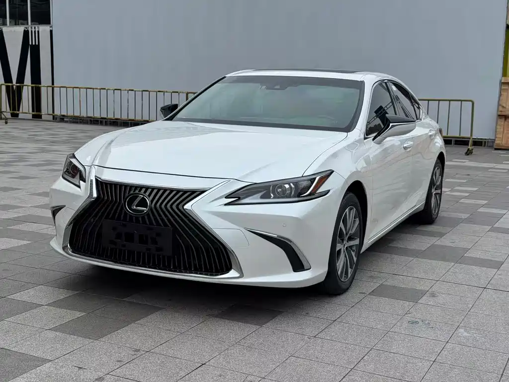 Lexus ES 2020 — фото 6
