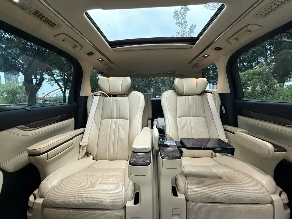 Toyota Alphard 2018 — фото 9