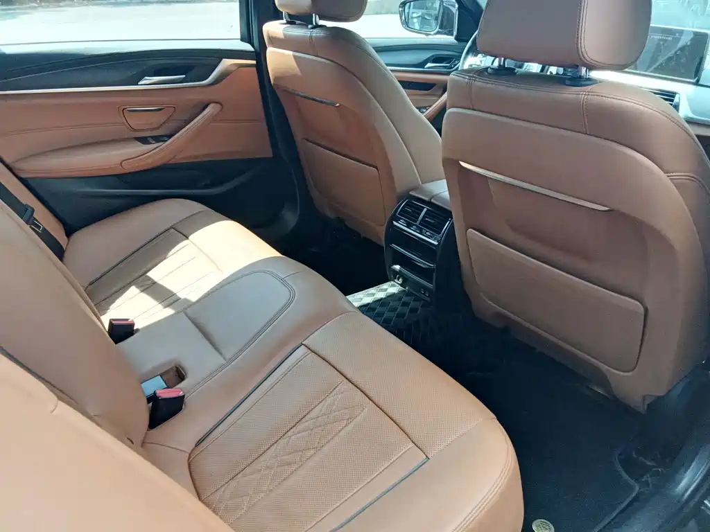 BMW 5 Series 2022 — фото 17