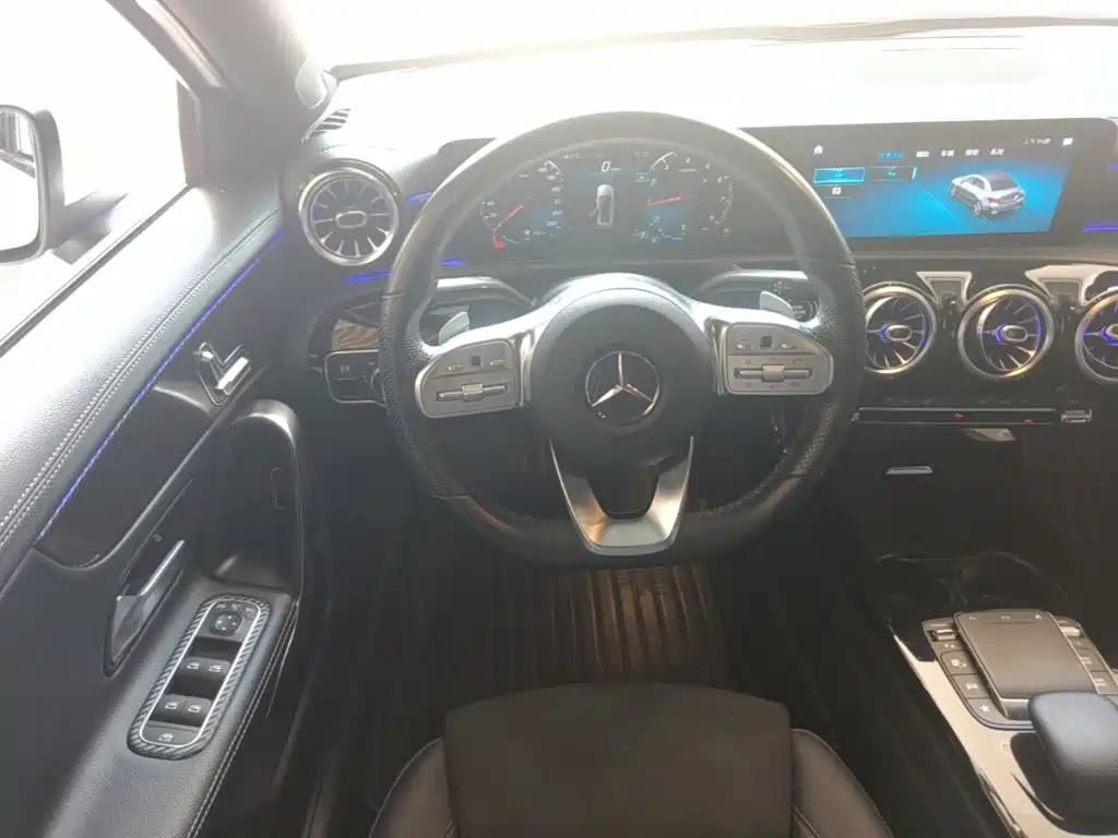 Mercedes-Benz A-Class 2021 — фото 11