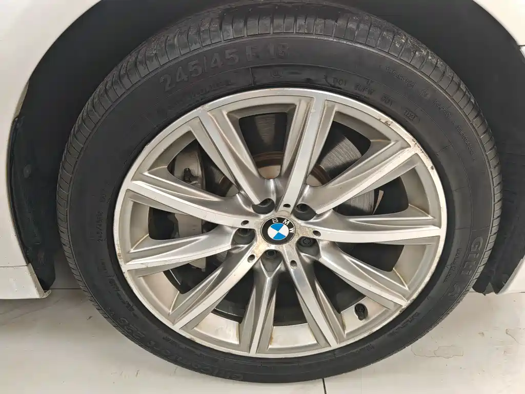 BMW 5 Series 2018 — фото 14