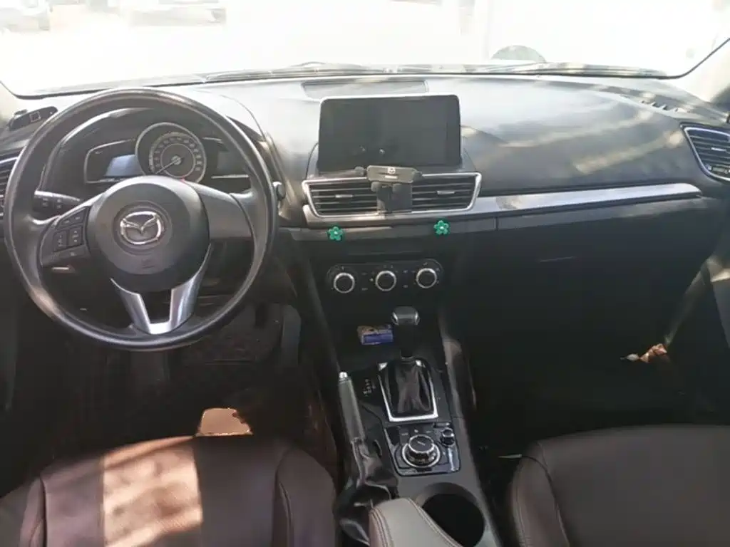 Mazda 3 Axela 2016 — фото 10