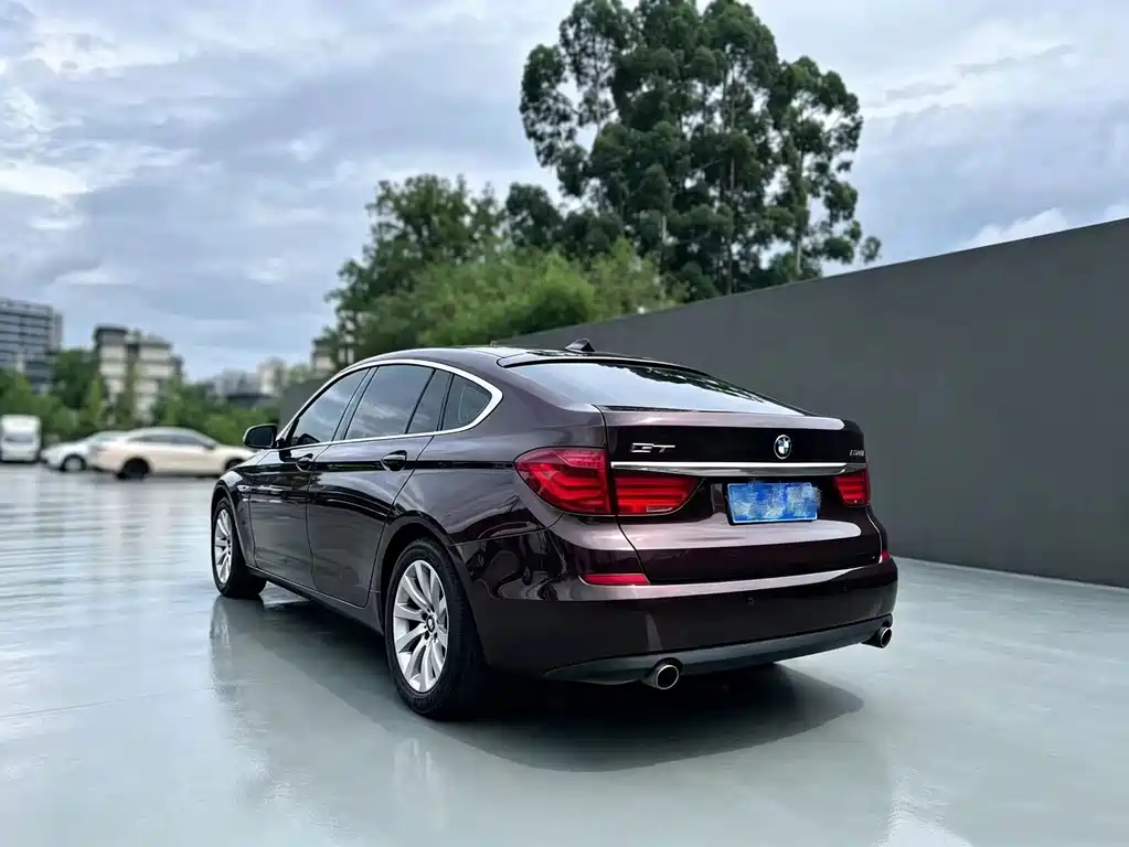 BMW 5 Series GT 2012 — фото 6