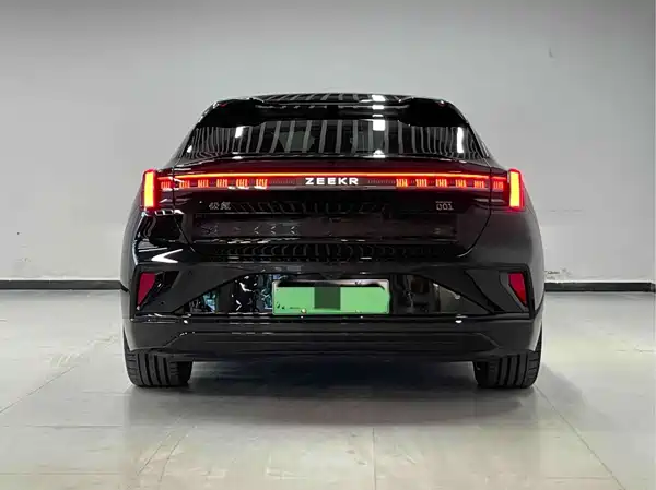 Zeekr 001 2025