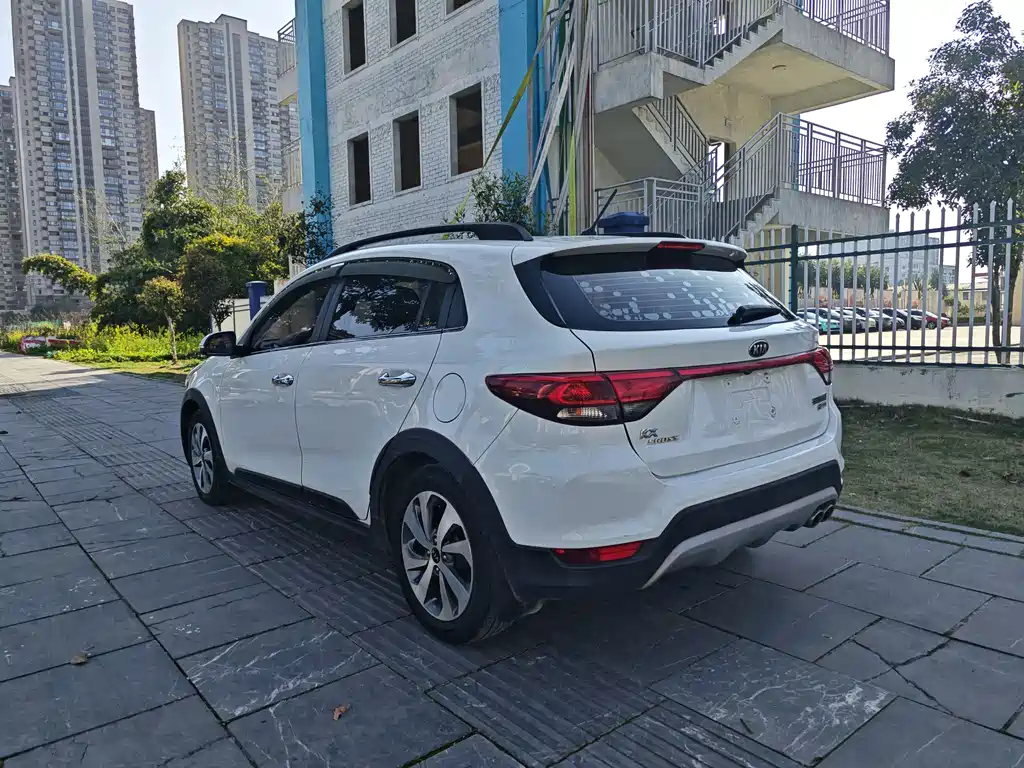 Kia KX Cross 2018 — фото 10