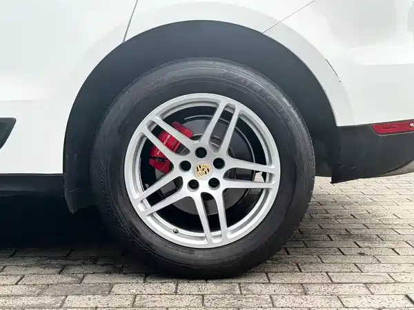 Porsche Macan 2021