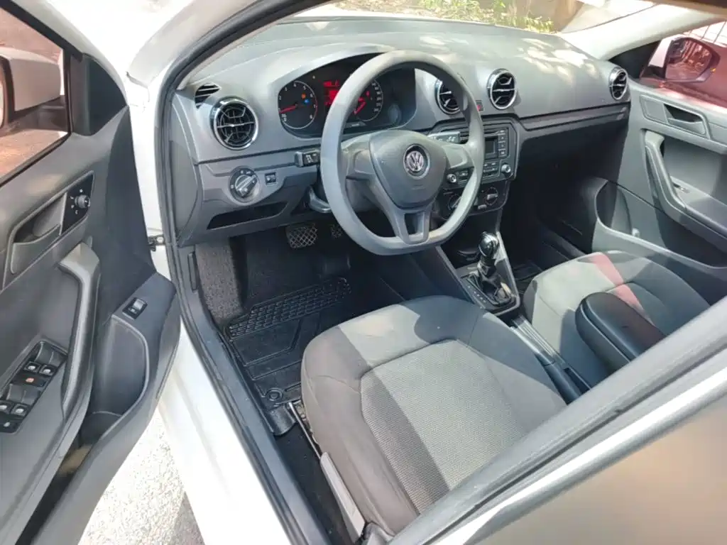 Volkswagen Jetta 2019 — фото 16